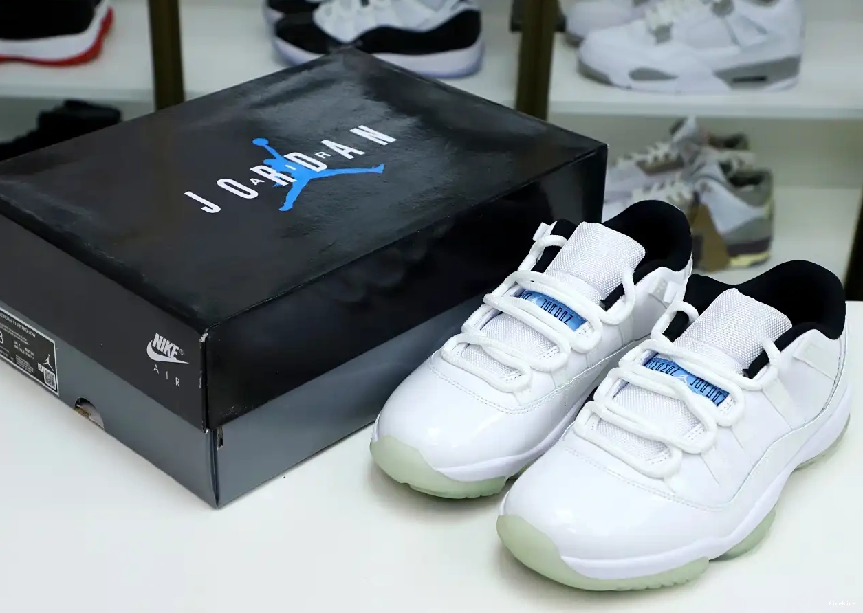 11 LOW JORDAN LEGEND RETRO AIR BLUE 0421